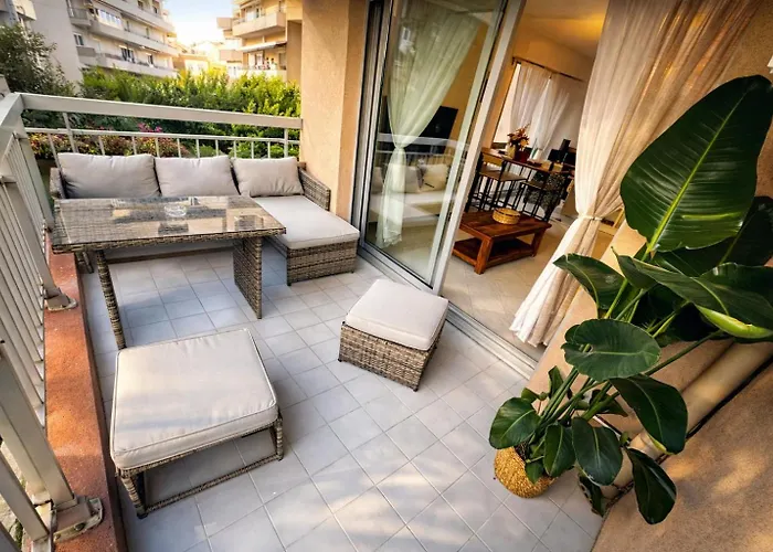 Le Saint Michel - Menton#Monaco - 6 Persons - Parking- Bord De Mer *