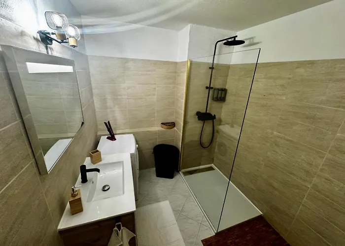 Le Saint Michel - Menton#Monaco - 6 Persons - Parking- Bord De Mer *